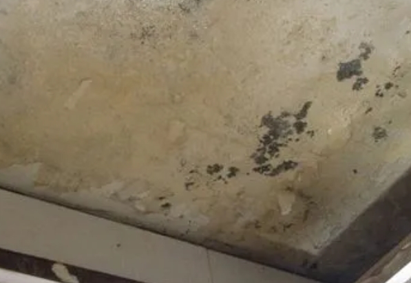 新疆阳台漏水维修公司分享下新疆卫生间渗水维修需要注意哪些问题。